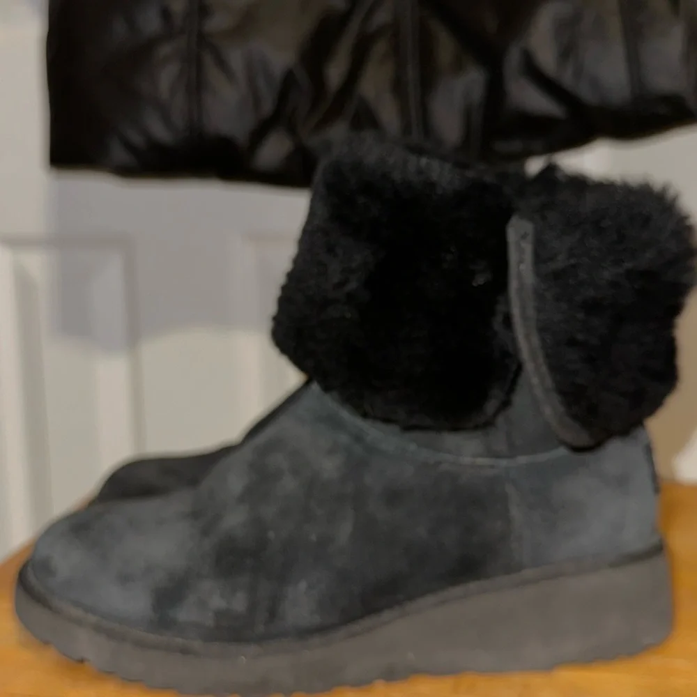 UGG Black Wedged Boots - Picture 3 of 5
